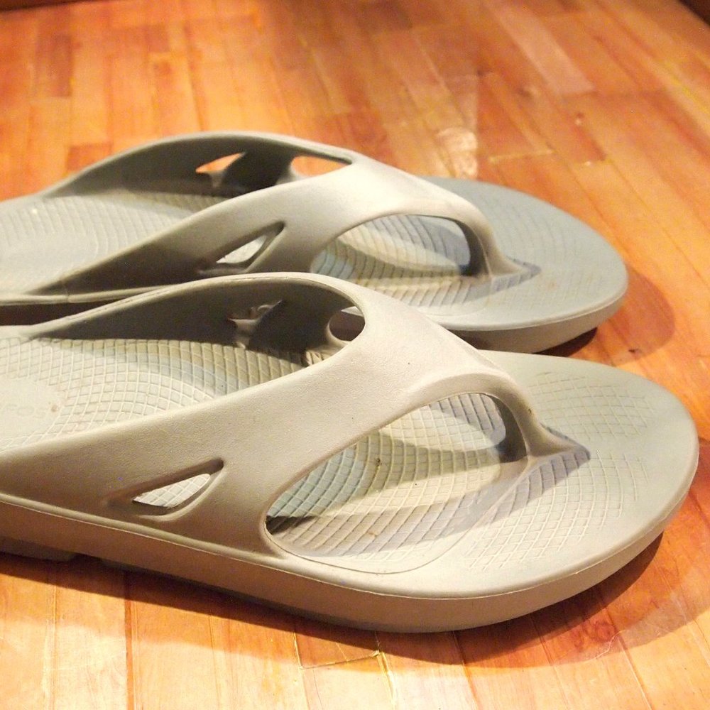 OOFOS grey Recovery Sandals